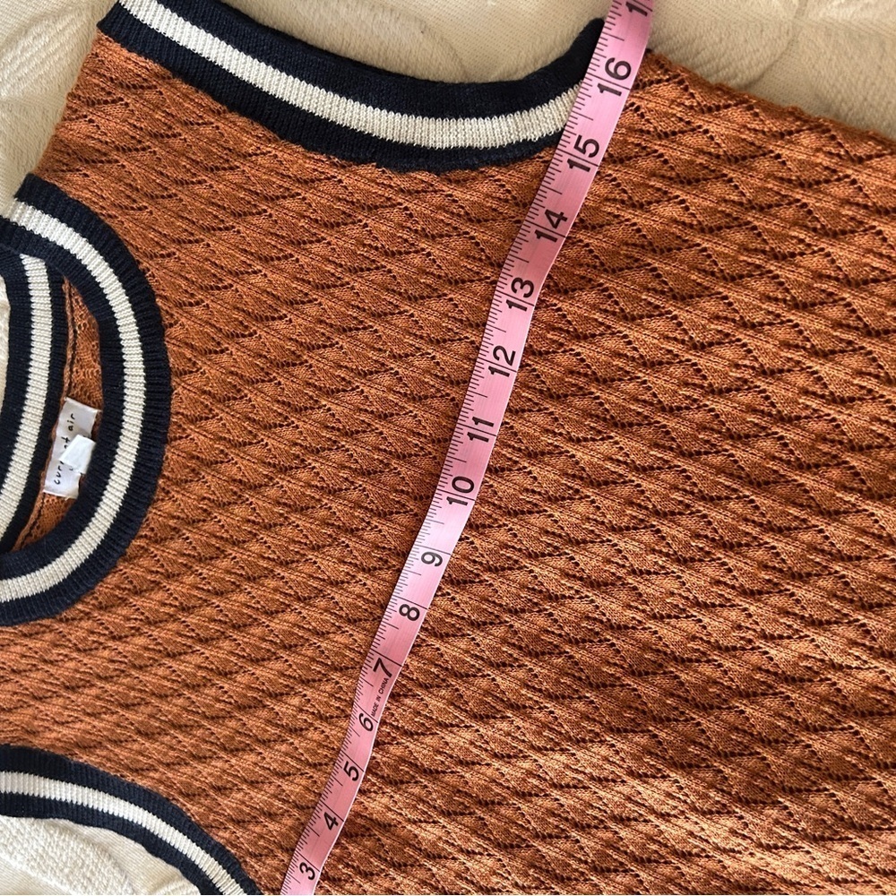 Like new size S Pointelle sweater vest sleeveless top in a gorgeous rust shade - Picture 8 of 10